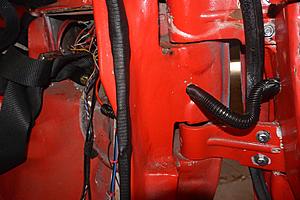 1991 NA Explorer 302 build-wire-loom.jpg